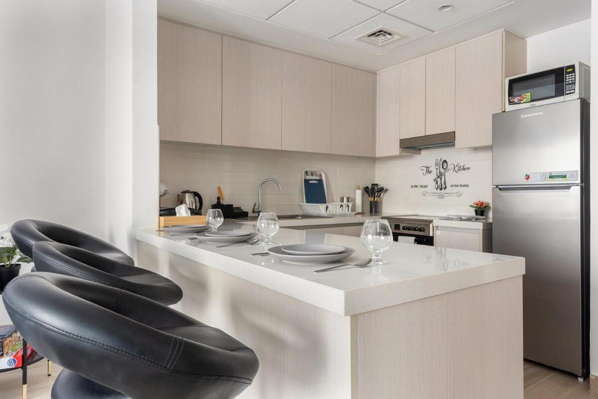 Prime Location 2br With Pool & Dining Nearby * أبو ظبي