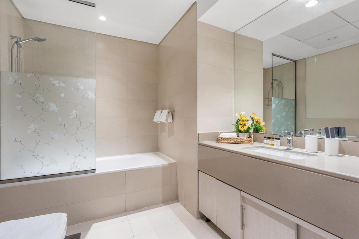 Prime Location 2br With Pool & Dining Nearby * أبو ظبي