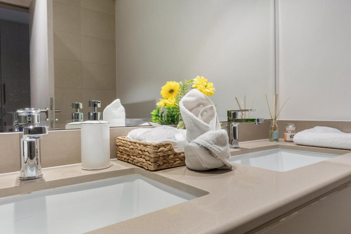 Prime Location 2Br Apartment With Pool & Dining Nearby Apartment *